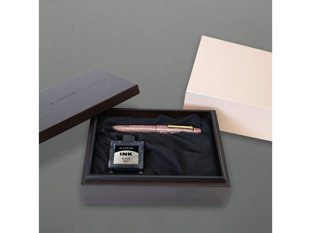 Sailor King of Pen Fountain Pen - Bespoke - Umesaki Naginata Togi Ebonite