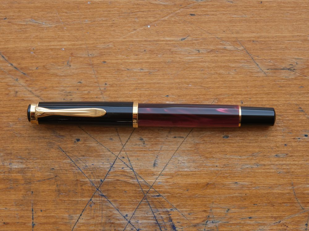Pelikan M200 Fountain Pen - Special Edition - Red-Marbled