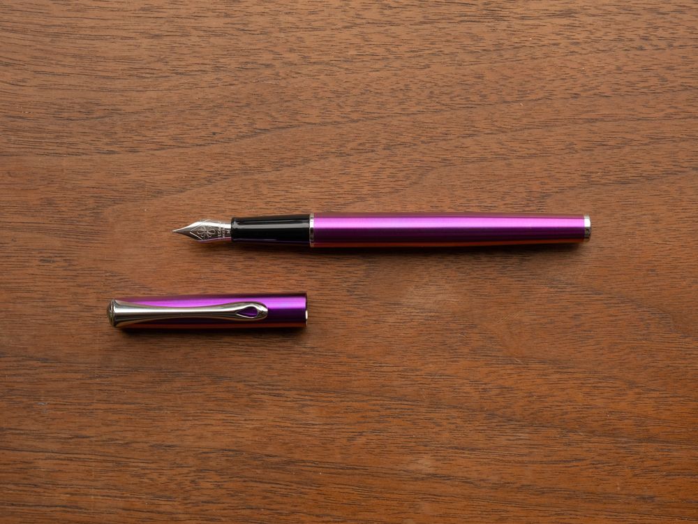 Diplomat Fountain Pen - Traveller - Funky Fuchsia