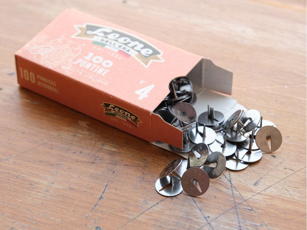 Dell'Era - No. 4 Push Pins - 100 Pieces