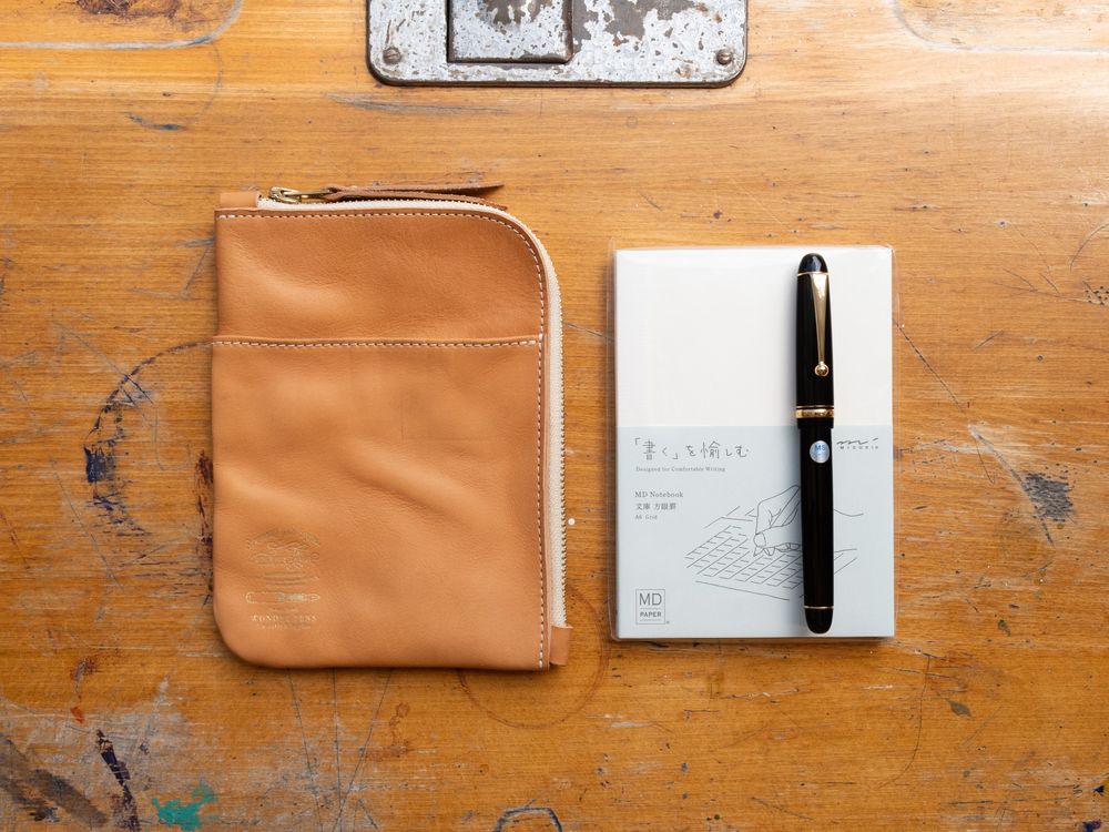 The Superior Labor Leather Portfolio - Natural (A6)