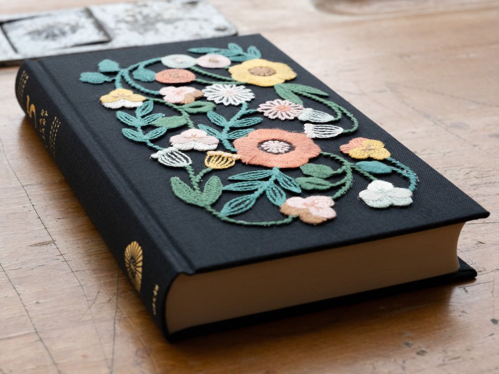 Midori 5 Years Diary - Embroidery Flower Black