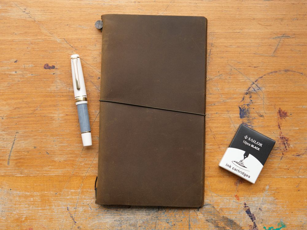 Traveler's Notebook Regular Size - Olive Leather