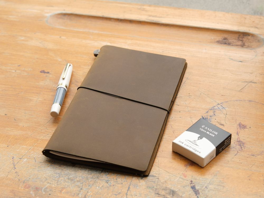 Traveler's Notebook Regular Size - Olive Leather