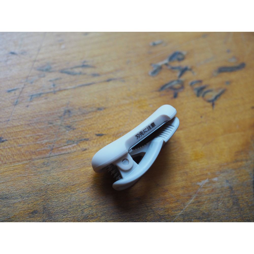 Kokuyo Cut clip-type Washi Tape cutter 10~15mm - Light Brown