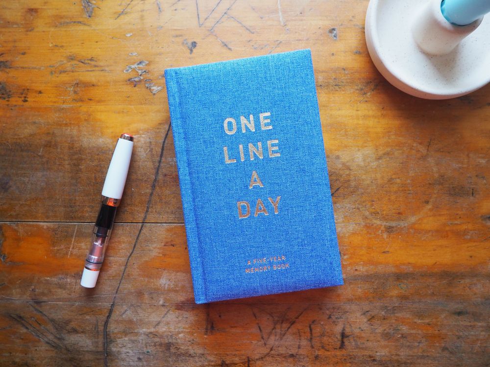 One Line a Day - A Five Year Memory Book - Denim