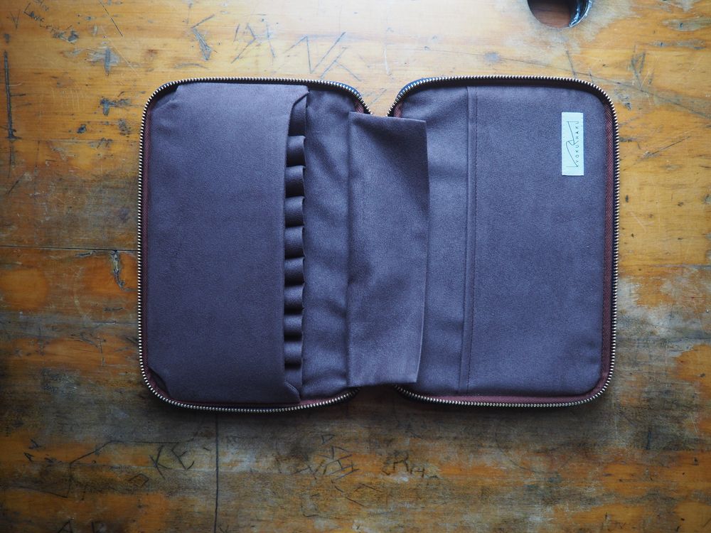 Kyoku Haku - Leather Zippered 10 Pen Case - Blue