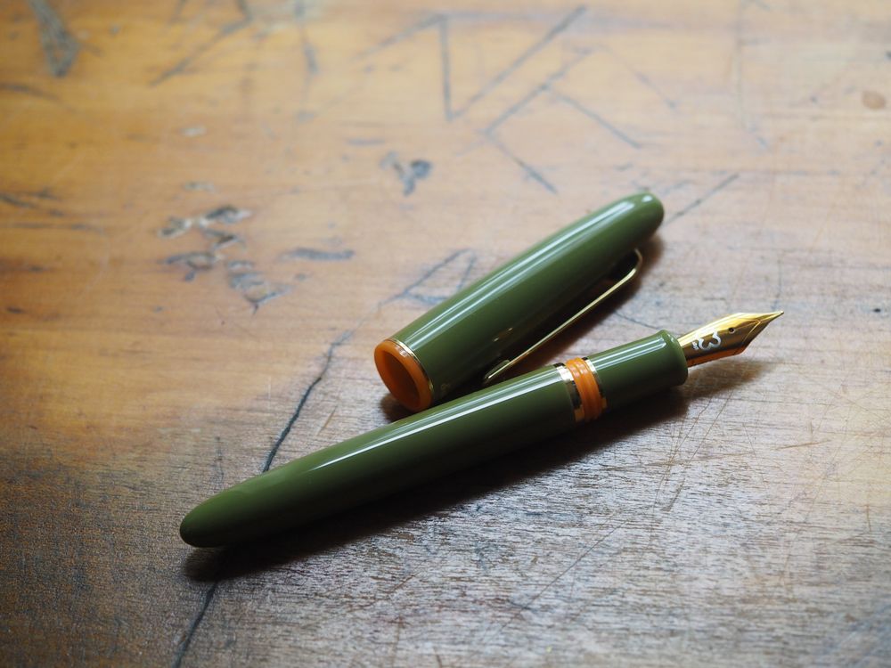 Esterbrook Estie Fountain Pen Back to the Lands Edition Gold Quirky Leaf Specialty Nib