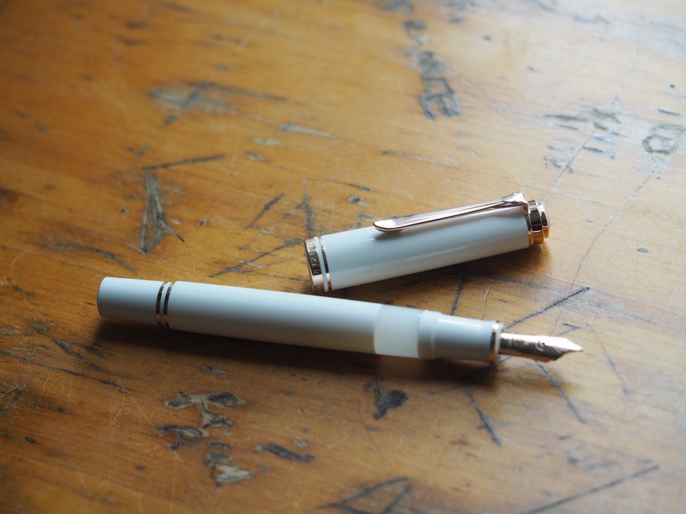 Pelikan Souverän M600 Fountain Pen - Special Edition - White & Rose Gold