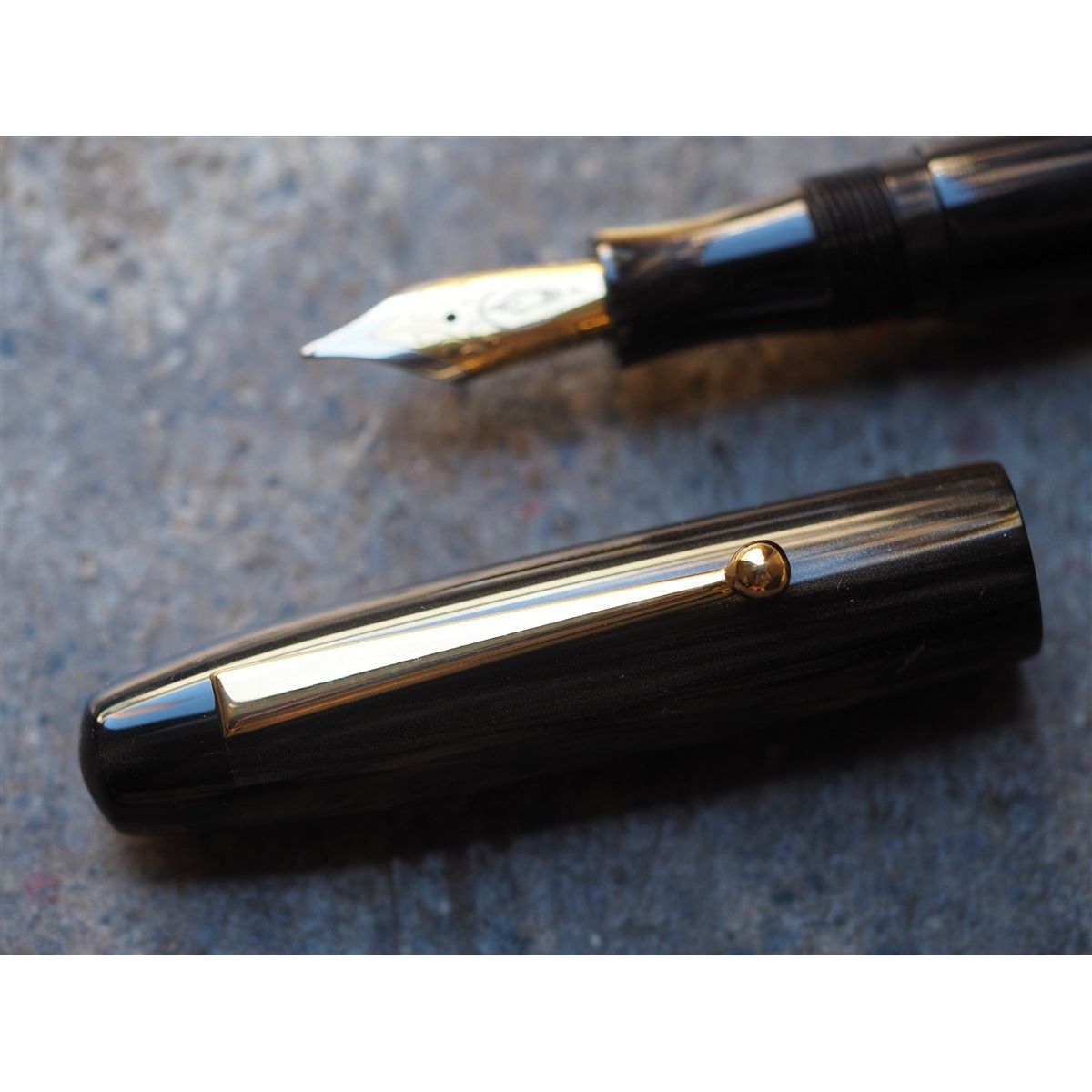 Edison Pen Co. Fountain Pen - Collier Burnished Gold – Wonder Pens
