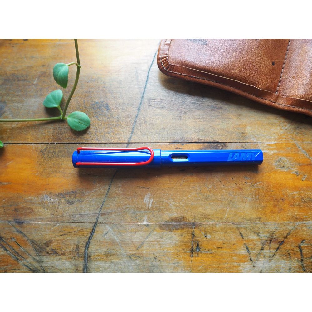 Lamy Safari Fountain Pen - Retro Special Edition - Blue with Red Clip