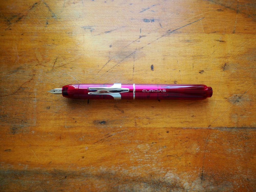 Platinum Curidas Fountain Pen - Grand Red