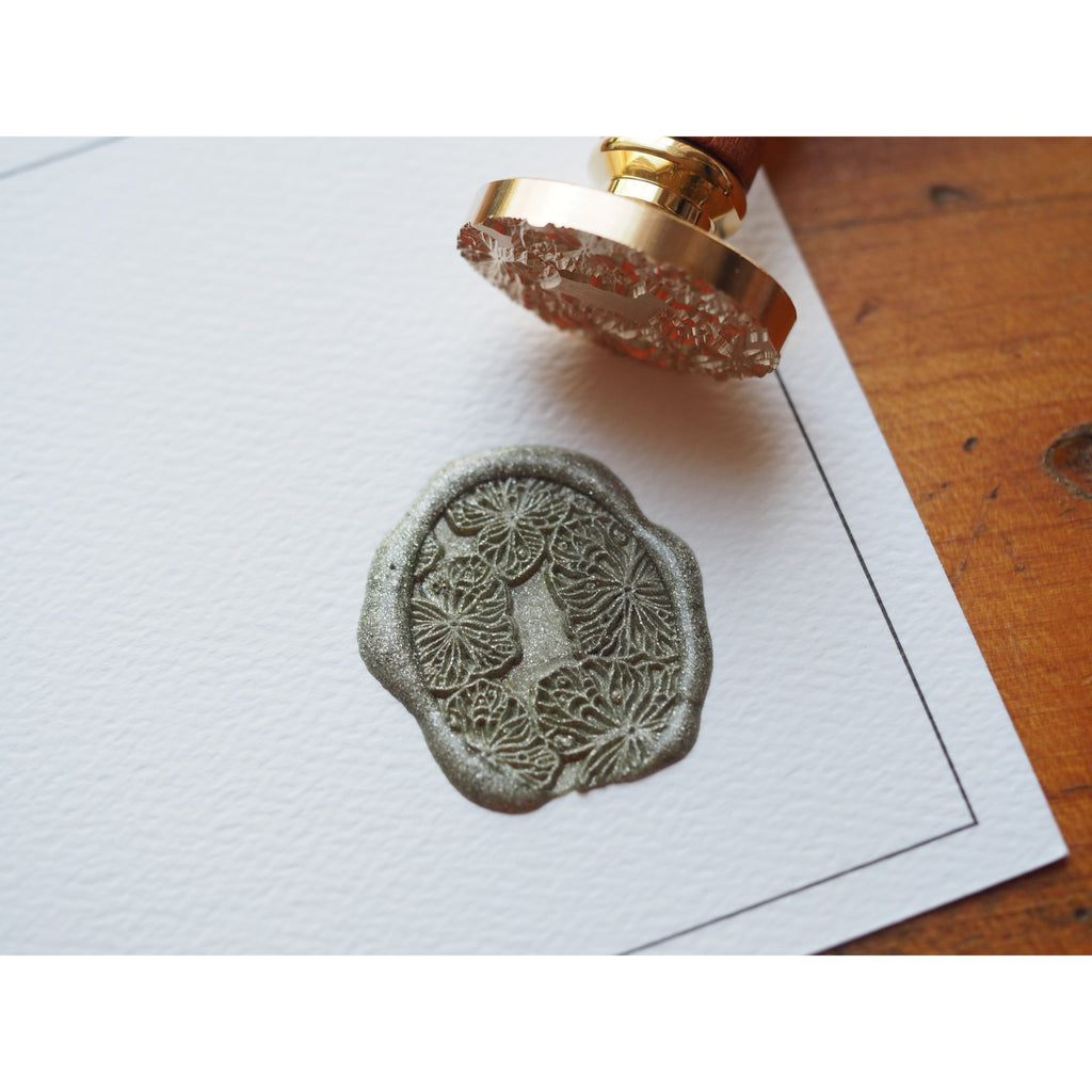 Backtozero Brass Seal with Handle - Hydrangea