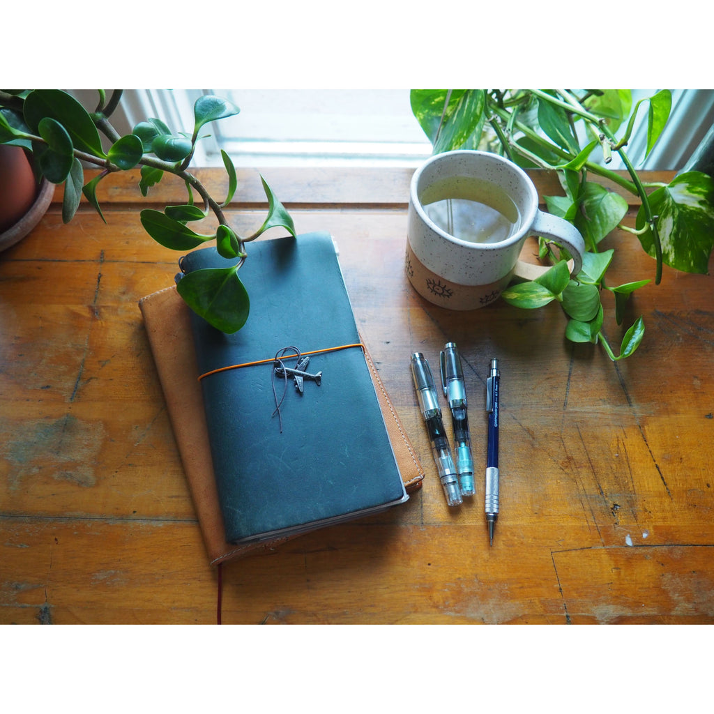 Traveler's Notebook Regular Size - Blue Leather